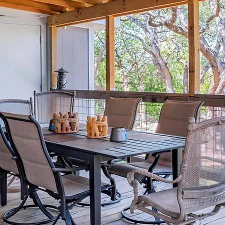 The Cottage On Lake Travis